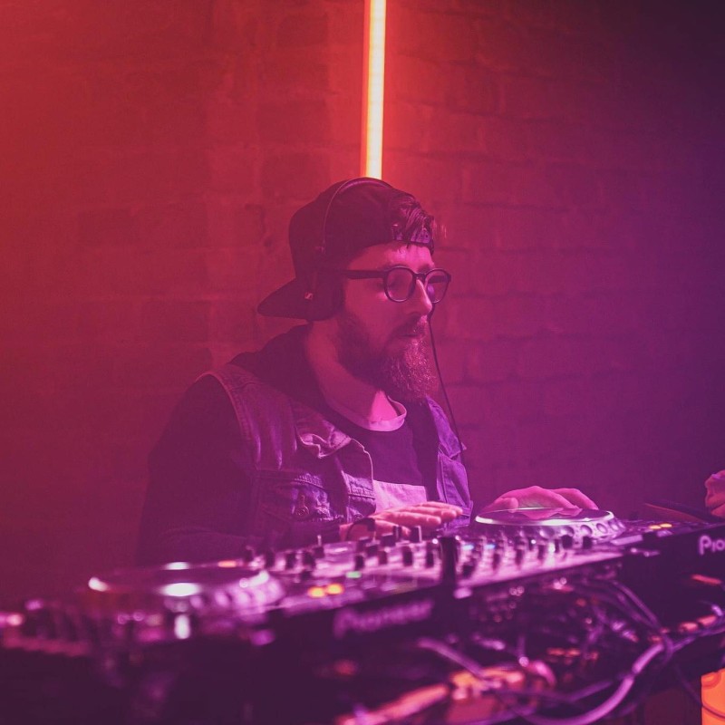 DJ Thomas Hole